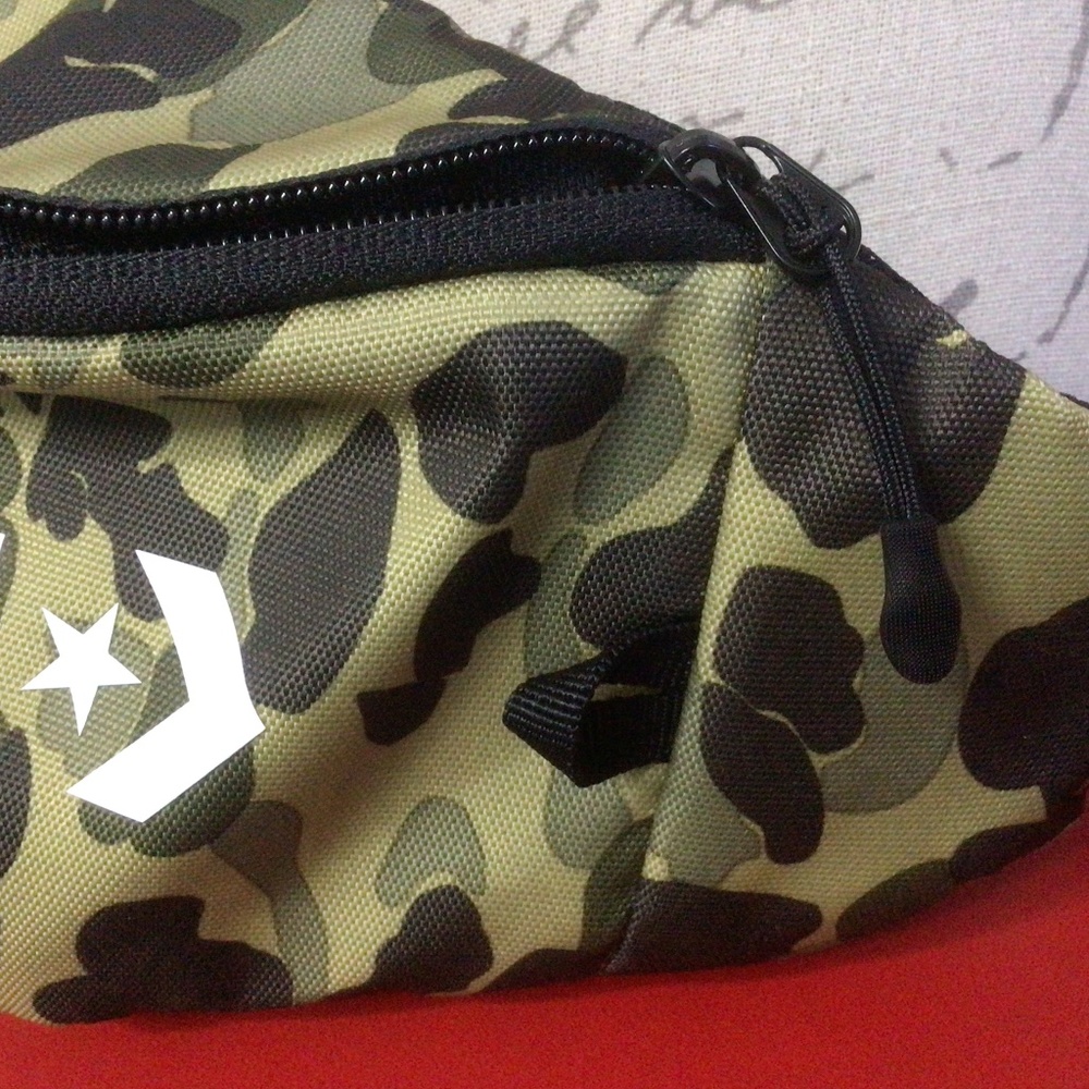 π 2/$25π Converse Logo Camouflage Large Belt Bag Olive - Picture 5 of 8